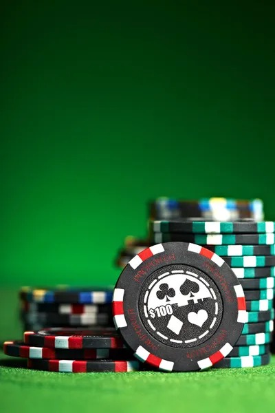 harijp live-dealer table and slot games on mobile screen